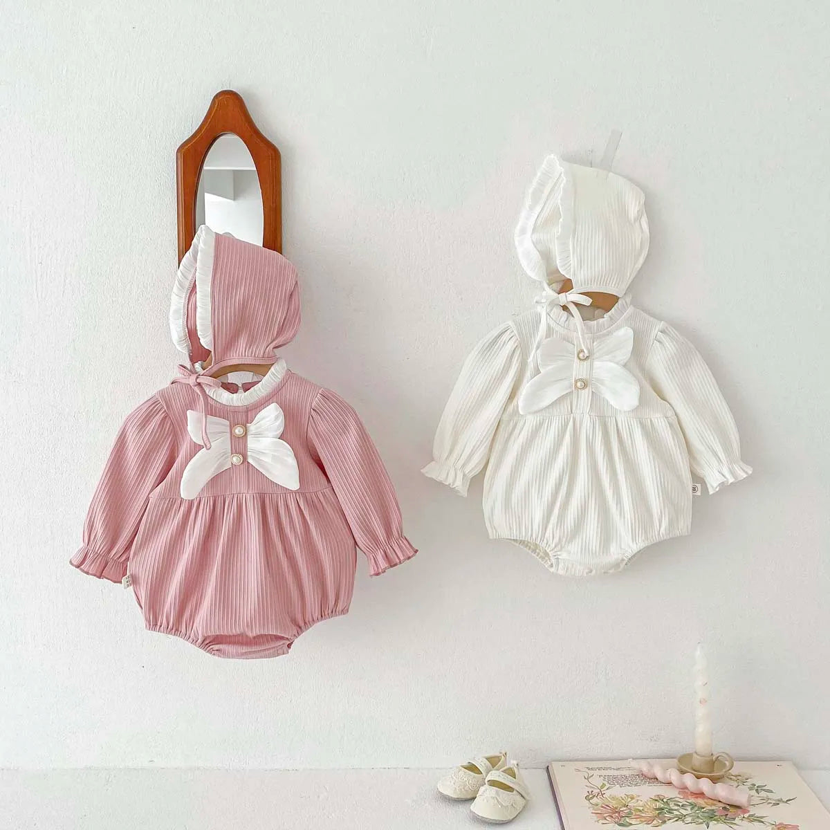 Barboteuse Bébé avec Chapeau & Grand Nœud – Tenue Mignonne pour Filles (0-24 mois)
