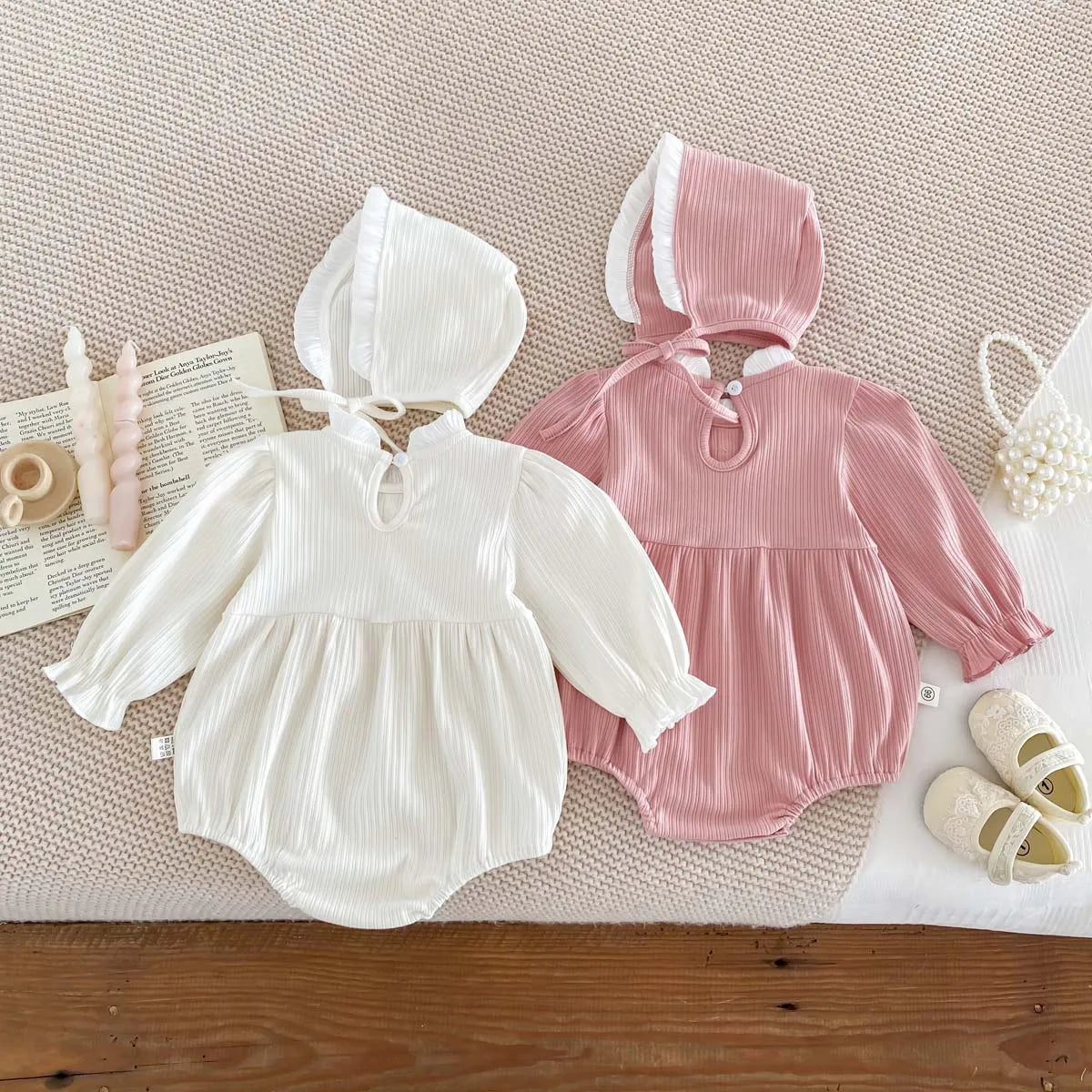Barboteuse Bébé avec Chapeau & Grand Nœud – Tenue Mignonne pour Filles (0-24 mois)