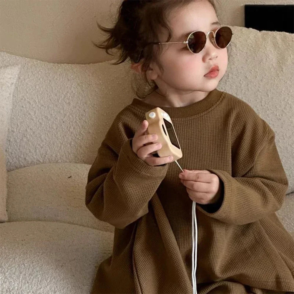 Ensemble Fille Chic 2 Pièces – Haut Cape & Pantalon Évasé | Automne 2025