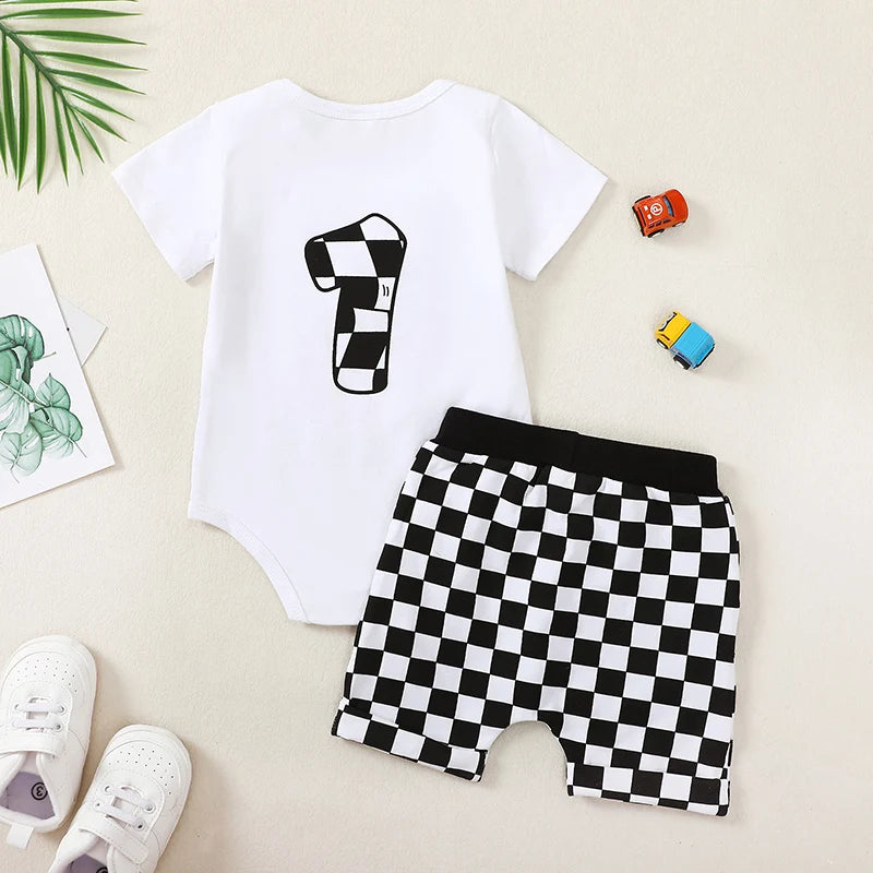 Ensemble Anniversaire Bébé Garçon – T-shirt “Fast One” + Short à Carreaux (0-12 mois)