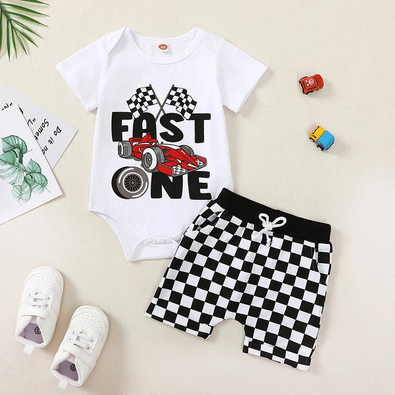 Ensemble Anniversaire Bébé Garçon – T-shirt “Fast One” + Short à Carreaux (0-12 mois)