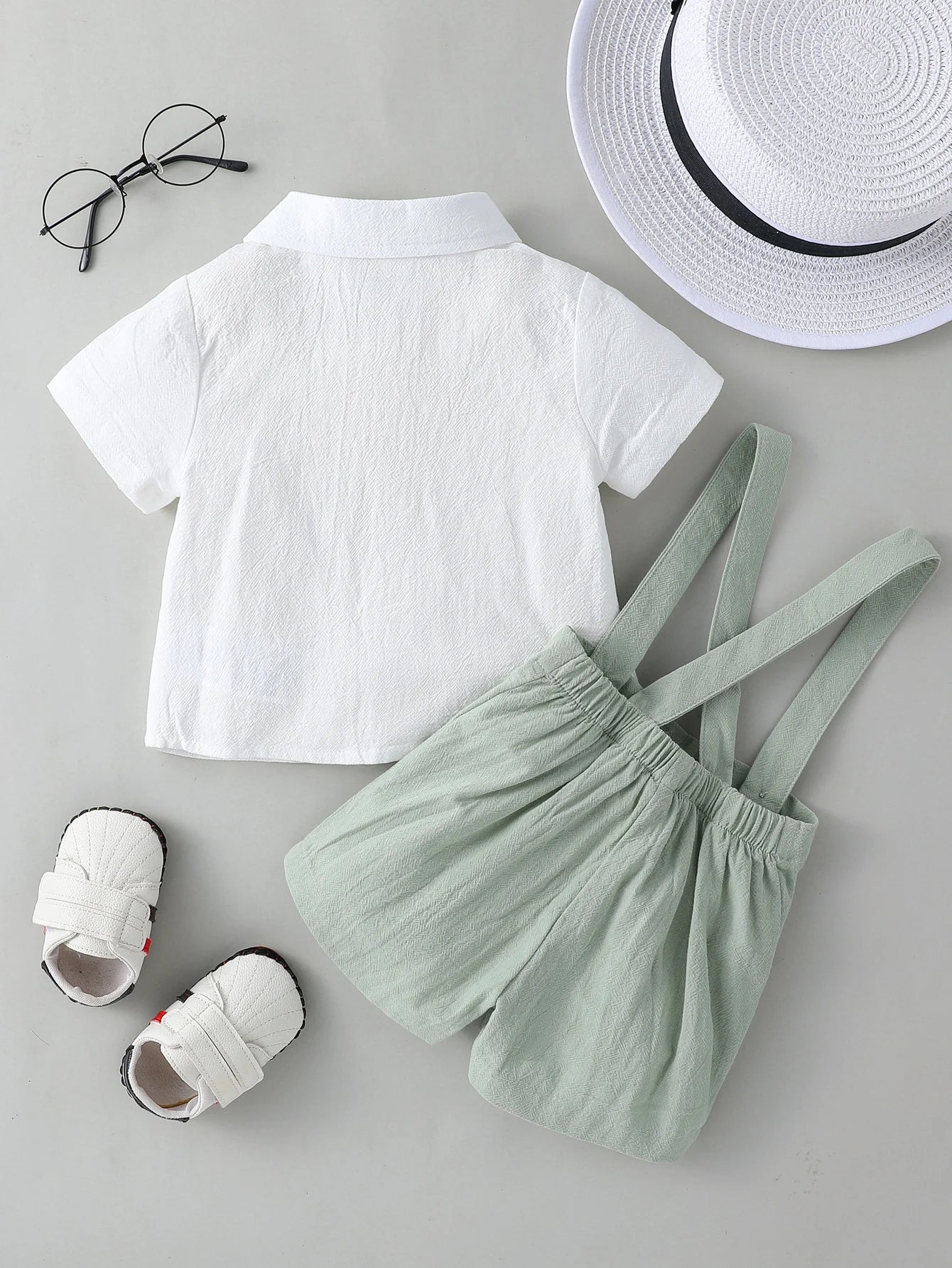 Ensemble Gentleman Bébé Garçon – Chemise Blanche + Short Bretelles & Nœud Papillon (1-3 ans)