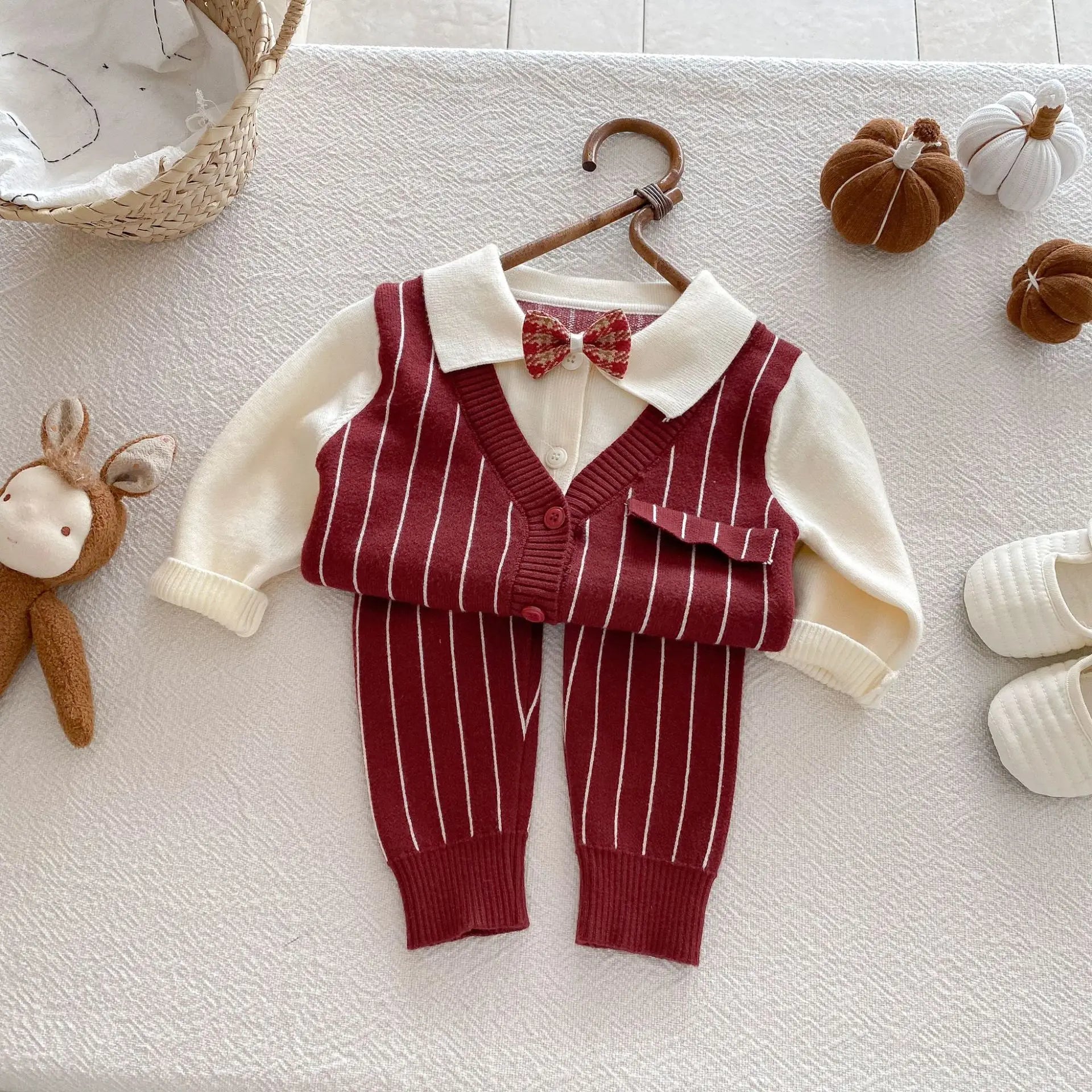Ensemble Gentleman Bébé – 3 pièces (Chemise + Gilet rayé + Pantalon) | Tenue Chic & Élégante (0-2 ans)